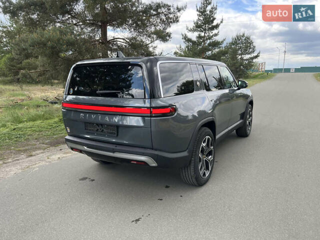 Серый Rivian R1S, объемом двигателя 0 л и пробегом 39 тыс. км за 56000 $, фото 1 на Automoto.ua