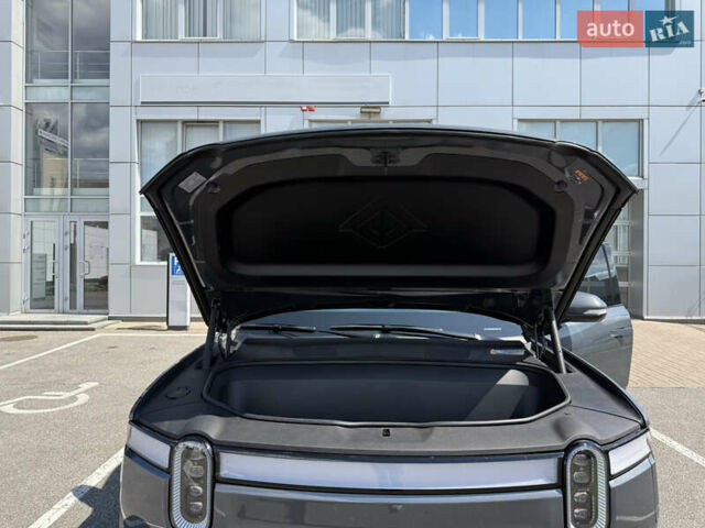 Серый Rivian R1S, объемом двигателя 0 л и пробегом 22 тыс. км за 49999 $, фото 14 на Automoto.ua