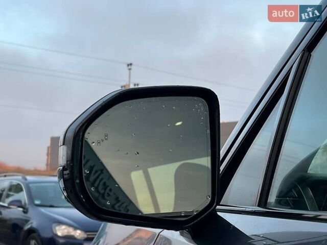 Серый Rivian R1S, объемом двигателя 0 л и пробегом 29 тыс. км за 57490 $, фото 13 на Automoto.ua