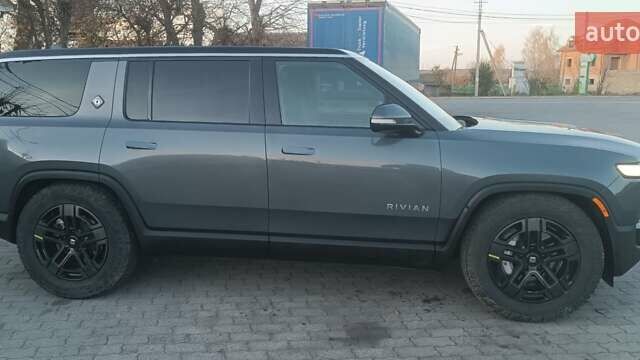 Серый Rivian R1S, объемом двигателя 0 л и пробегом 18 тыс. км за 47000 $, фото 7 на Automoto.ua