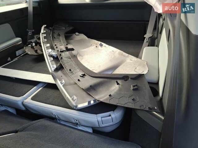 Сірий Rivian R1S, об'ємом двигуна 0 л та пробігом 13 тис. км за 32100 $, фото 27 на Automoto.ua