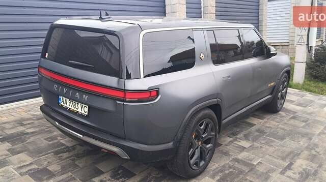 Серый Rivian R1S, объемом двигателя 0 л и пробегом 19 тыс. км за 57000 $, фото 3 на Automoto.ua
