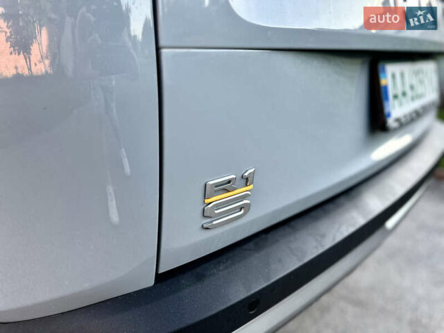 Серый Rivian R1S, объемом двигателя 0 л и пробегом 12 тыс. км за 51700 $, фото 12 на Automoto.ua