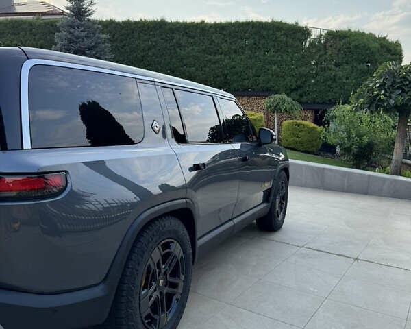 Серый Rivian R1S, объемом двигателя 0 л и пробегом 17 тыс. км за 82500 $, фото 30 на Automoto.ua