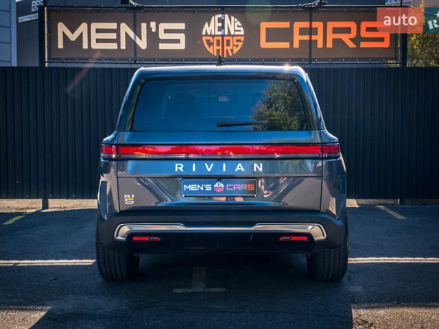 Серый Rivian R1S, объемом двигателя 0 л и пробегом 10 тыс. км за 49900 $, фото 5 на Automoto.ua