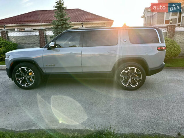 Серый Rivian R1S, объемом двигателя 0 л и пробегом 12 тыс. км за 51700 $, фото 15 на Automoto.ua