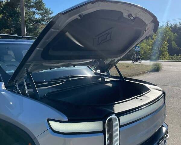 Сірий Rivian R1S, об'ємом двигуна 0 л та пробігом 2 тис. км за 47500 $, фото 22 на Automoto.ua