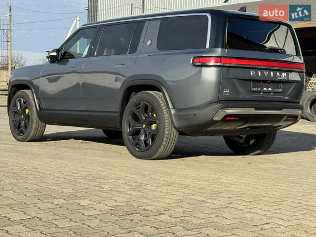 Серый Rivian R1S, объемом двигателя 0 л и пробегом 15 тыс. км за 52000 $, фото 4 на Automoto.ua