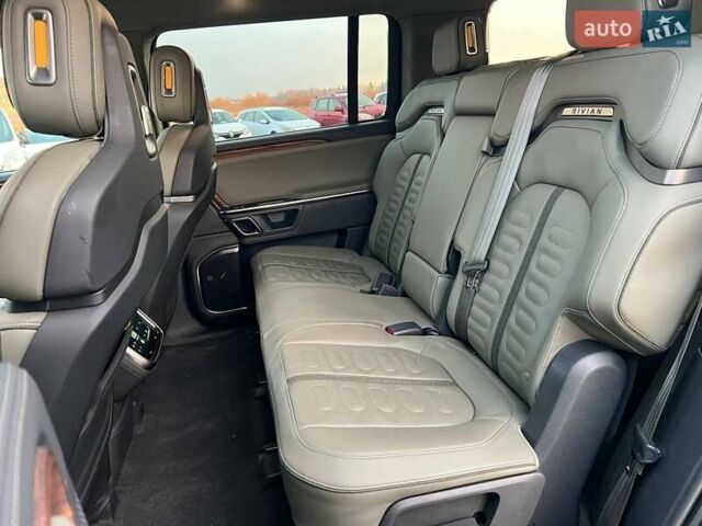 Серый Rivian R1S, объемом двигателя 0 л и пробегом 29 тыс. км за 57490 $, фото 36 на Automoto.ua