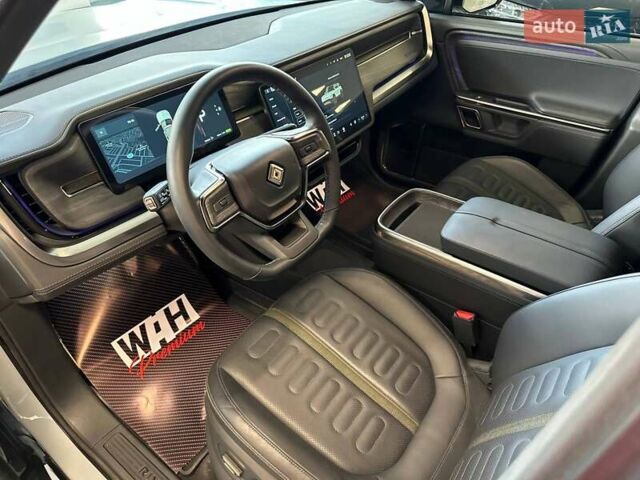 Серый Rivian R1S, объемом двигателя 0 л и пробегом 8 тыс. км за 80000 $, фото 8 на Automoto.ua