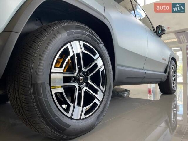 Серый Rivian R1S, объемом двигателя 0 л и пробегом 8 тыс. км за 80000 $, фото 6 на Automoto.ua