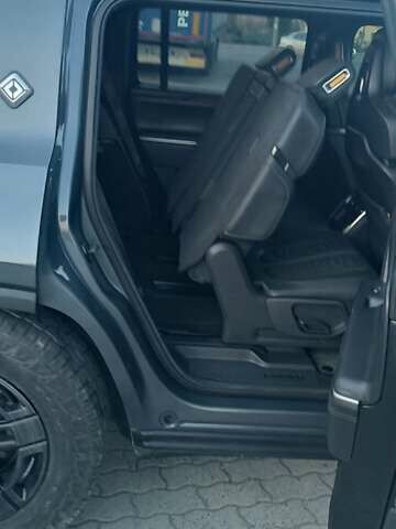 Серый Rivian R1S, объемом двигателя 0 л и пробегом 18 тыс. км за 47000 $, фото 13 на Automoto.ua