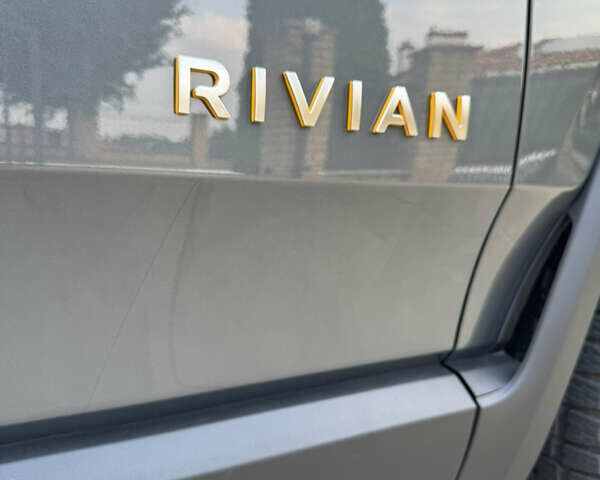 Серый Rivian R1S, объемом двигателя 0 л и пробегом 17 тыс. км за 82500 $, фото 6 на Automoto.ua