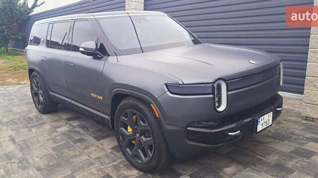 Серый Rivian R1S, объемом двигателя 0 л и пробегом 19 тыс. км за 57000 $, фото 1 на Automoto.ua