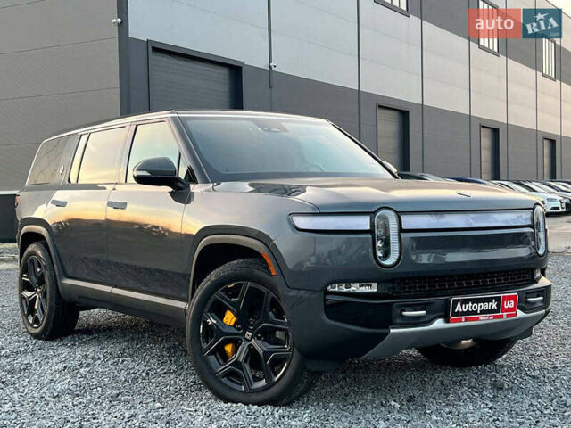 Серый Rivian R1S, объемом двигателя 0 л и пробегом 29 тыс. км за 57490 $, фото 10 на Automoto.ua