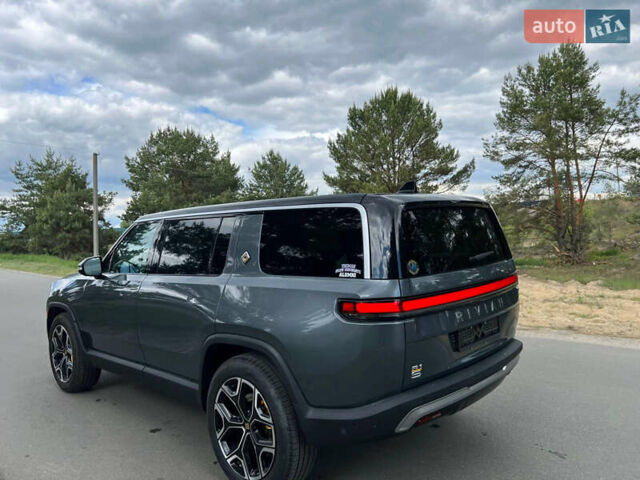 Серый Rivian R1S, объемом двигателя 0 л и пробегом 39 тыс. км за 56000 $, фото 3 на Automoto.ua
