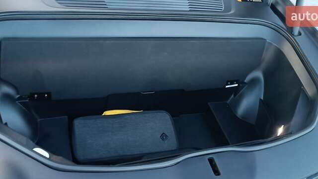 Серый Rivian R1S, объемом двигателя 0 л и пробегом 18 тыс. км за 47000 $, фото 24 на Automoto.ua