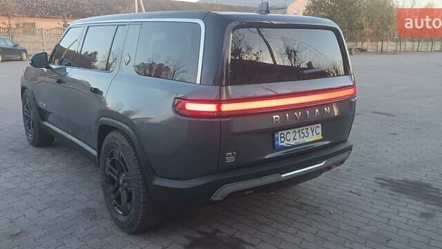 Серый Rivian R1S, объемом двигателя 0 л и пробегом 18 тыс. км за 47000 $, фото 6 на Automoto.ua