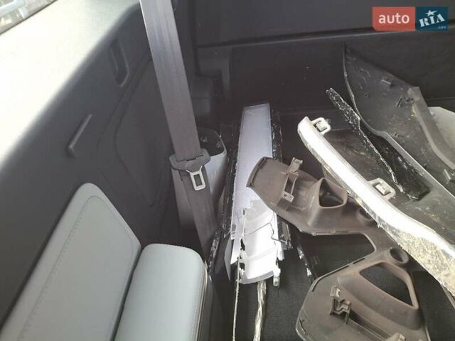 Сірий Rivian R1S, об'ємом двигуна 0 л та пробігом 13 тис. км за 32100 $, фото 13 на Automoto.ua