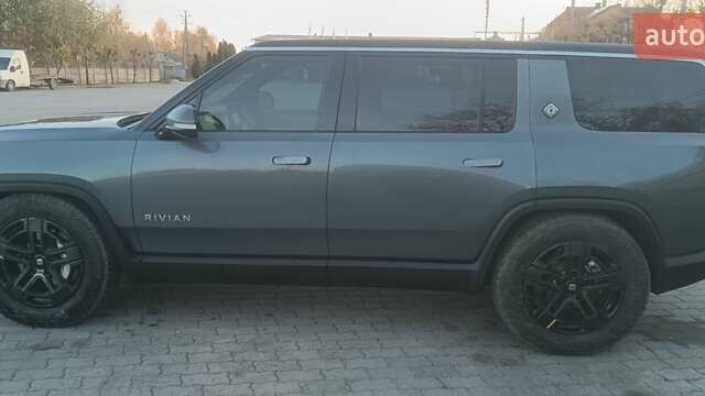 Серый Rivian R1S, объемом двигателя 0 л и пробегом 18 тыс. км за 47000 $, фото 8 на Automoto.ua