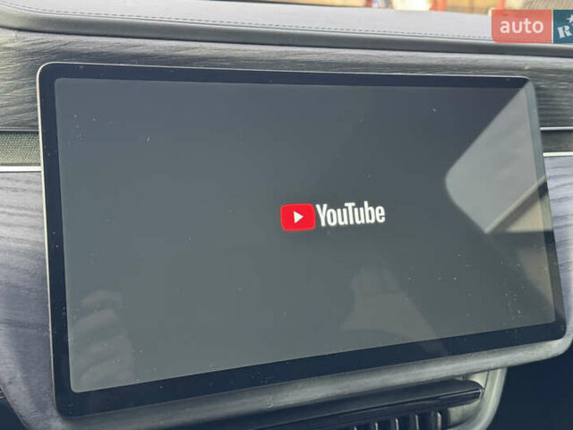 Серый Rivian R1S, объемом двигателя 0 л и пробегом 15 тыс. км за 52000 $, фото 17 на Automoto.ua