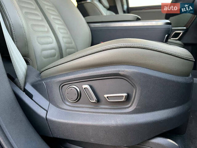 Серый Rivian R1S, объемом двигателя 0 л и пробегом 29 тыс. км за 57490 $, фото 45 на Automoto.ua