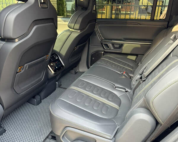 Серый Rivian R1S, объемом двигателя 0 л и пробегом 17 тыс. км за 82500 $, фото 50 на Automoto.ua
