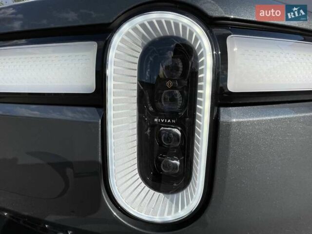 Серый Rivian R1S, объемом двигателя 0 л и пробегом 13 тыс. км за 70000 $, фото 16 на Automoto.ua