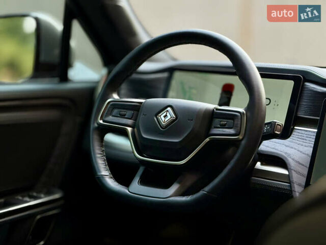 Серый Rivian R1S, объемом двигателя 0 л и пробегом 13 тыс. км за 49000 $, фото 23 на Automoto.ua