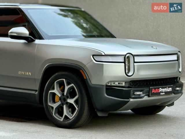 Серый Rivian R1S, объемом двигателя 0 л и пробегом 13 тыс. км за 49000 $, фото 8 на Automoto.ua
