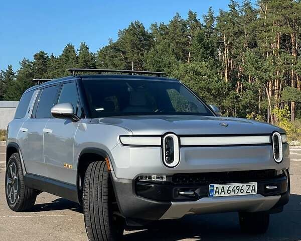 Сірий Rivian R1S, об'ємом двигуна 0 л та пробігом 2 тис. км за 47500 $, фото 1 на Automoto.ua