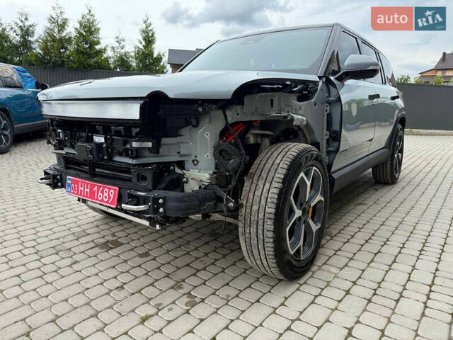 Серый Rivian R1S, объемом двигателя 0 л и пробегом 46 тыс. км за 26500 $, фото 4 на Automoto.ua