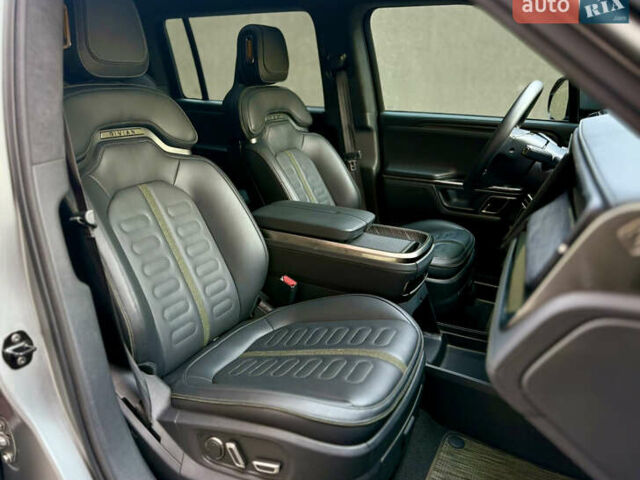 Серый Rivian R1S, объемом двигателя 0 л и пробегом 13 тыс. км за 49000 $, фото 18 на Automoto.ua