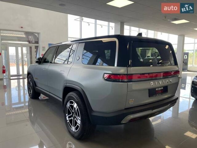 Серый Rivian R1S, объемом двигателя 0 л и пробегом 8 тыс. км за 80000 $, фото 3 на Automoto.ua