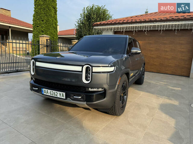 Серый Rivian R1S, объемом двигателя 0 л и пробегом 17 тыс. км за 82500 $, фото 2 на Automoto.ua