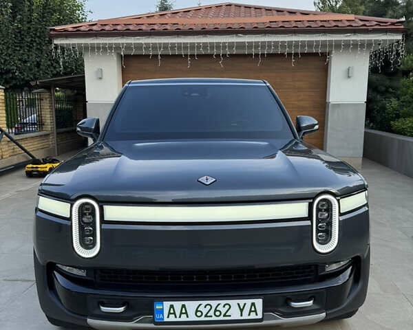 Серый Rivian R1S, объемом двигателя 0 л и пробегом 17 тыс. км за 82500 $, фото 14 на Automoto.ua