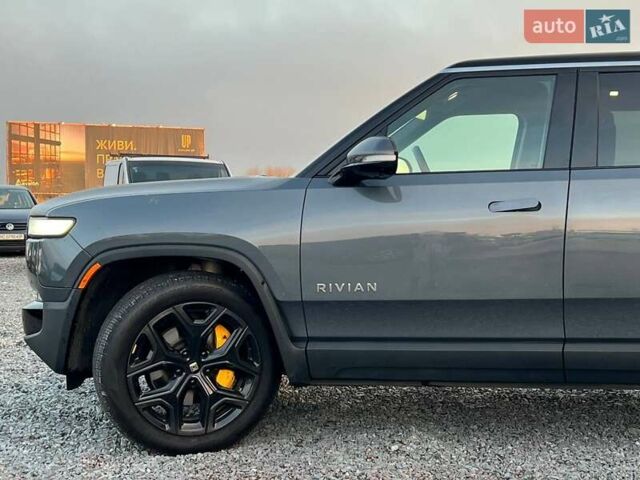 Серый Rivian R1S, объемом двигателя 0 л и пробегом 29 тыс. км за 57490 $, фото 1 на Automoto.ua