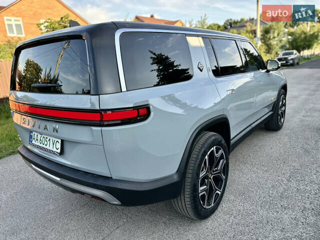 Серый Rivian R1S, объемом двигателя 0 л и пробегом 12 тыс. км за 51700 $, фото 8 на Automoto.ua