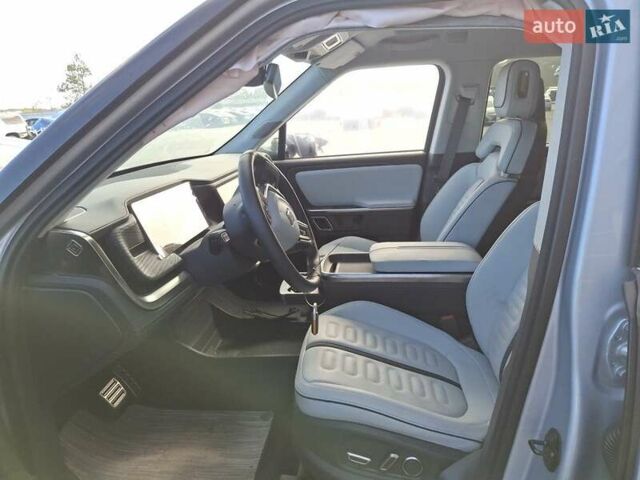 Сірий Rivian R1S, об'ємом двигуна 0 л та пробігом 13 тис. км за 32100 $, фото 9 на Automoto.ua