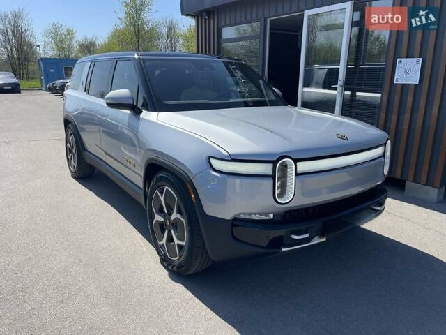 Серый Rivian R1S, объемом двигателя 0 л и пробегом 5 тыс. км за 49900 $, фото 1 на Automoto.ua