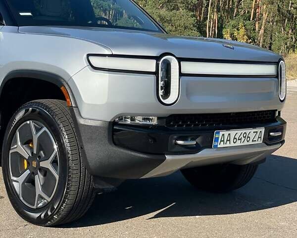 Сірий Rivian R1S, об'ємом двигуна 0 л та пробігом 2 тис. км за 47500 $, фото 2 на Automoto.ua