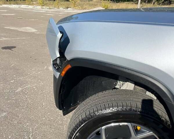 Сірий Rivian R1S, об'ємом двигуна 0 л та пробігом 2 тис. км за 47500 $, фото 16 на Automoto.ua