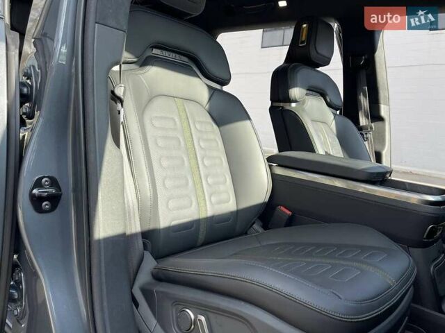 Серый Rivian R1S, объемом двигателя 0 л и пробегом 13 тыс. км за 70000 $, фото 8 на Automoto.ua
