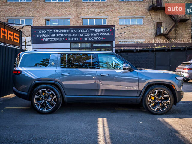 Серый Rivian R1S, объемом двигателя 0 л и пробегом 10 тыс. км за 49900 $, фото 7 на Automoto.ua
