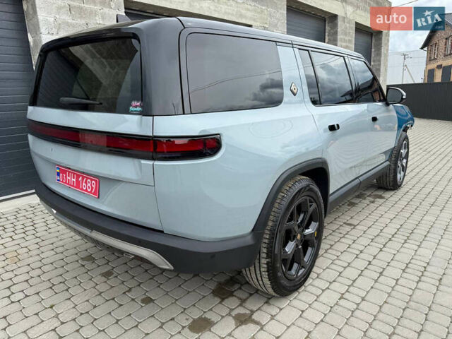 Серый Rivian R1S, объемом двигателя 0 л и пробегом 46 тыс. км за 26500 $, фото 1 на Automoto.ua