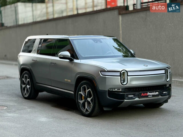 Серый Rivian R1S, объемом двигателя 0 л и пробегом 13 тыс. км за 49000 $, фото 3 на Automoto.ua