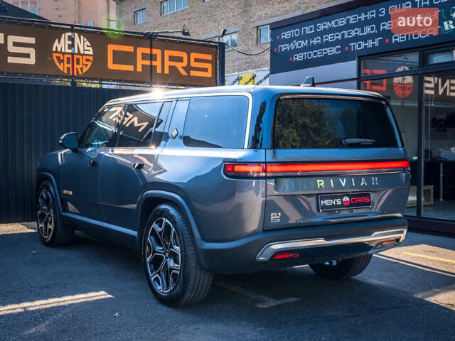 Серый Rivian R1S, объемом двигателя 0 л и пробегом 10 тыс. км за 49900 $, фото 4 на Automoto.ua