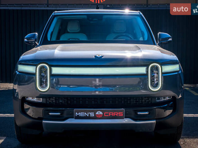 Серый Rivian R1S, объемом двигателя 0 л и пробегом 10 тыс. км за 49900 $, фото 9 на Automoto.ua