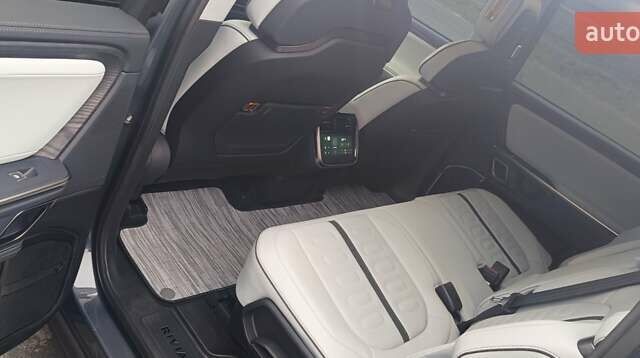 Серый Rivian R1S, объемом двигателя 0 л и пробегом 19 тыс. км за 57000 $, фото 7 на Automoto.ua