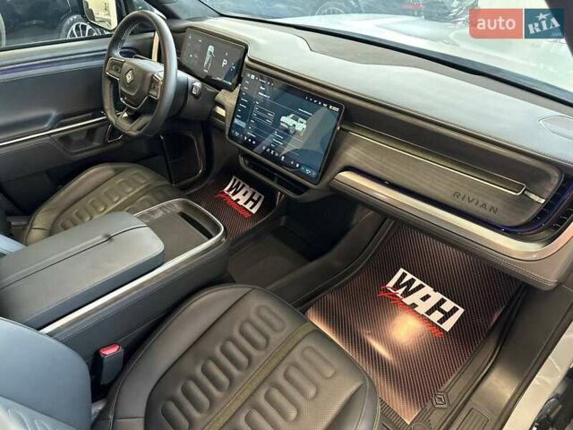 Серый Rivian R1S, объемом двигателя 0 л и пробегом 8 тыс. км за 80000 $, фото 10 на Automoto.ua